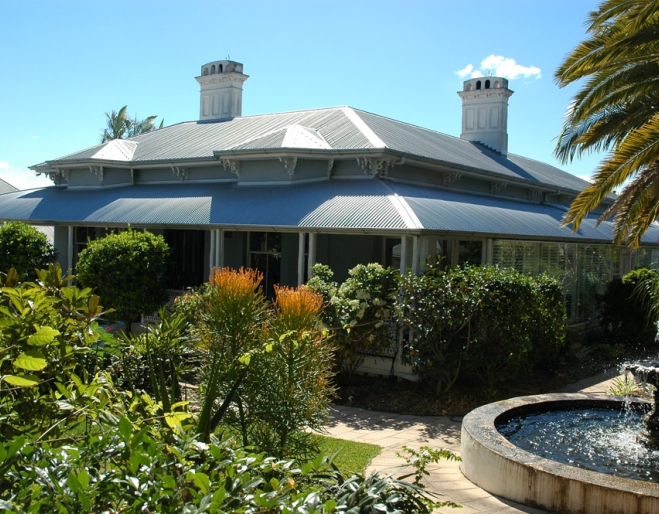 Roseville  house and garden with water fountain in Teneriffe