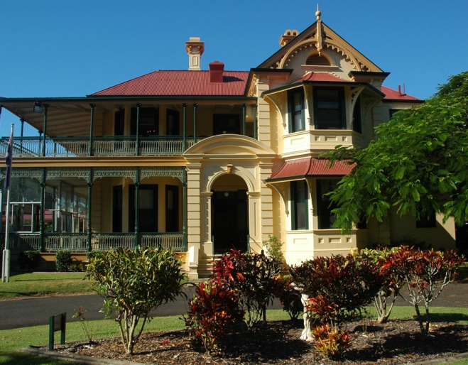 Beth Eden house facade and garden in Graceville