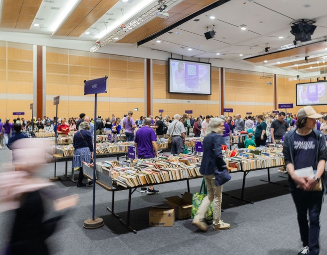 Customers at UQ Alumni Book Fair
