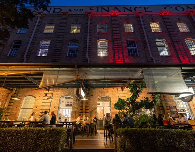 Donnie's at Woolstore by night