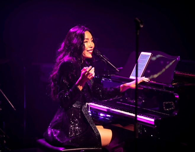 Dami Im performing live 