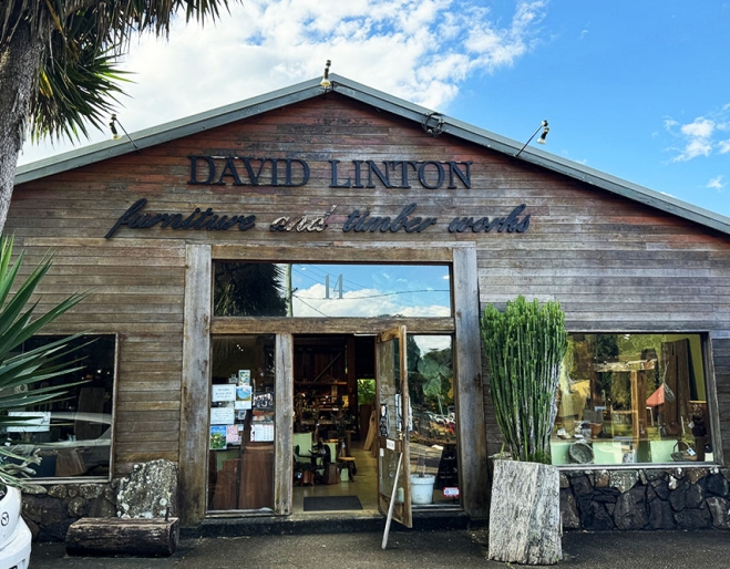 David Linton Furniture & Timberworks, Maleny, Sunshine Coast Hinterland, David Linton Gallery, timber, wooden furniture, timber guitars making, artisan crafts of Blackall Ranges 