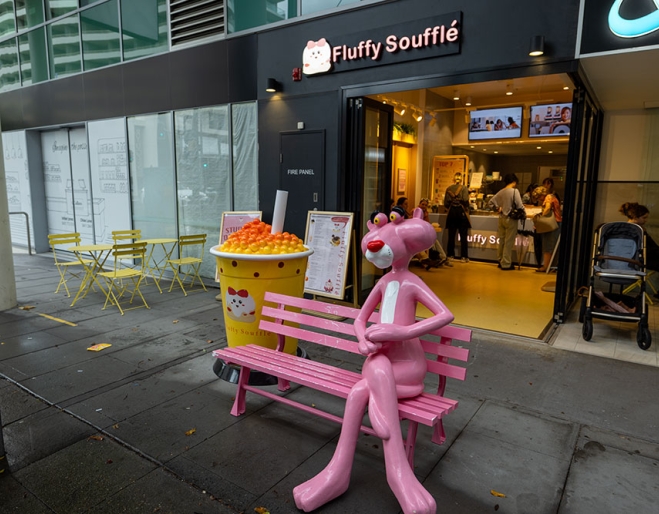 Pink Panther statue sitting on a bench outside of Fluffy Souffle South Bank