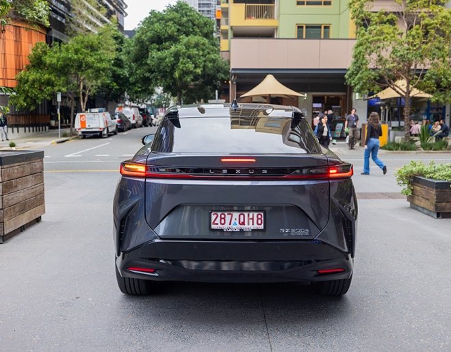 Lexus on King St Bowen Hills