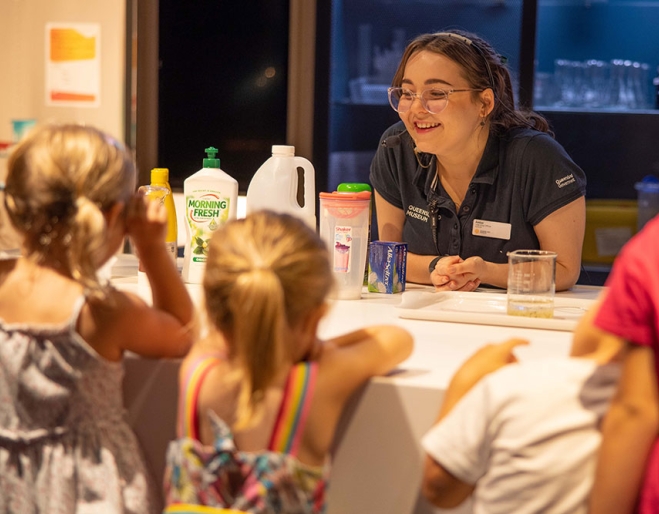 Kids at Sparklab Queensland Museum