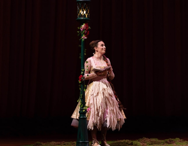 -La-Cenerentola-Imagery-