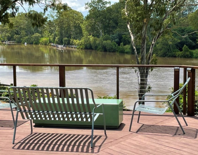 Lone Pine Riverside Cafe