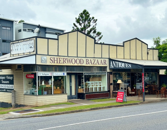Sherwood Bazaar Antiques, Oxley Road, Brisbane, vintage, collectables, hidden treasures, mahogany, art deco, art nouveau, French oak, vintage furniture, Willow pattern, crockery