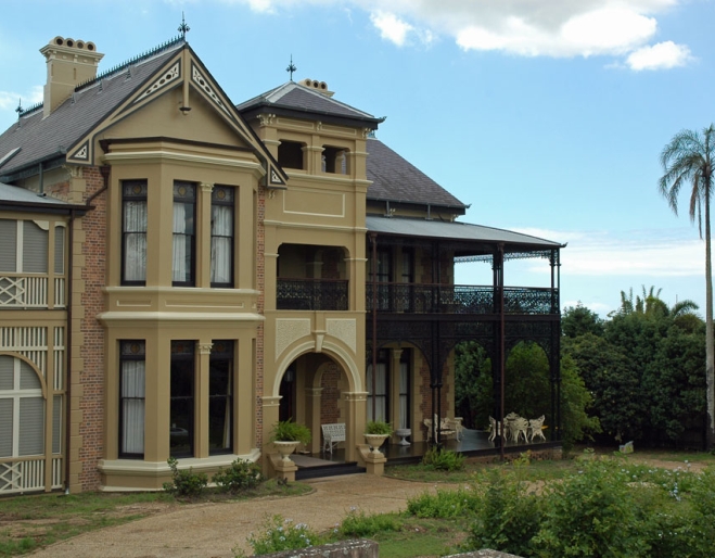 Glengariff house facade and garden in Hendra