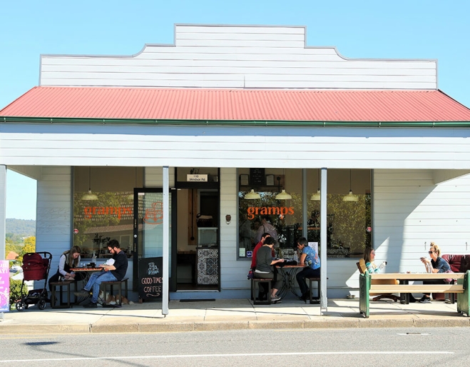 Exterior of Gramps Café Red Hill