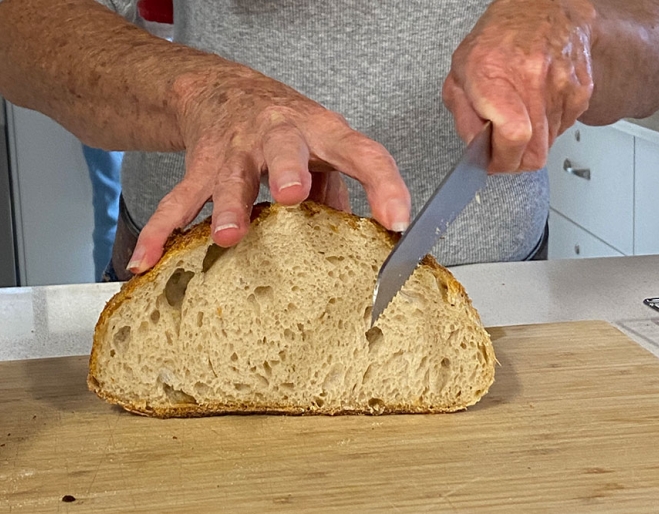 Cutting sourdough loaf