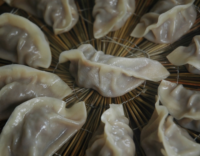 Dumplings in bamboo basket