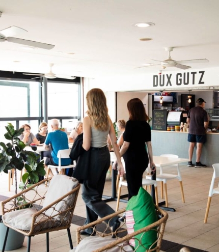 Dux Gutz Cafe 