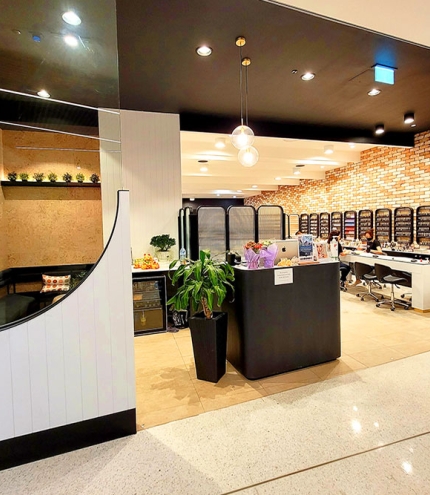Liquid Nail Bar, Macarthur Central, Brisbane CBD, nail polish, nail salon, beauty salon, inner city, non-toxic polish, manicures in Brisbane, spa pedicures in Brisbane, women's waxing, men's waxing