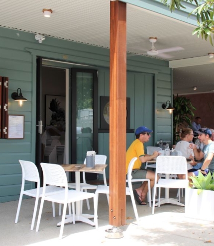 Exterior seating at Mitch & Antler cafe, Mitchelton