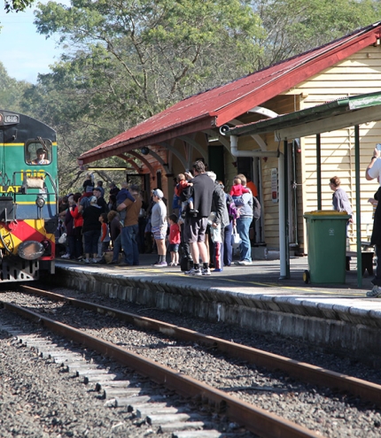 Picnic Train departing Swanbank 