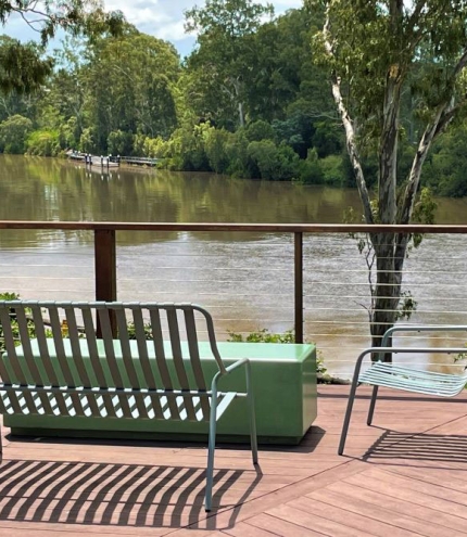 Lone Pine Riverside Cafe