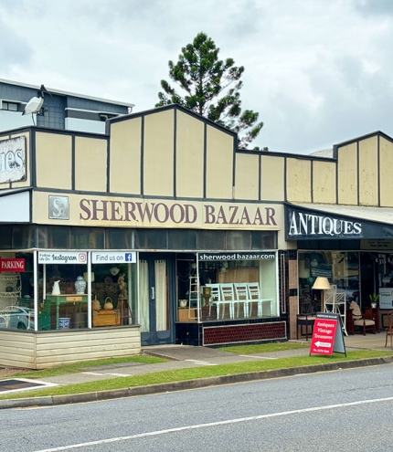Sherwood Bazaar Antiques, Oxley Road, Brisbane, vintage, collectables, hidden treasures, mahogany, art deco, art nouveau, French oak, vintage furniture, Willow pattern, crockery