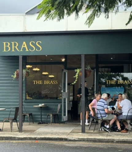 The Brass, Hendra 