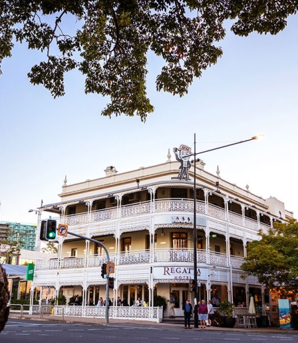 Regatta Hotel, Toowong