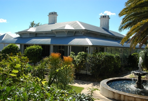 Roseville  house and garden with water fountain in Teneriffe