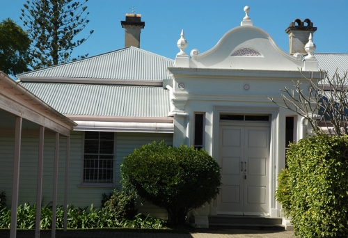 Entrance and front yard of Teneriffe House. 