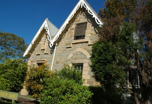 Bardon house's sandstone facade in Bardon.