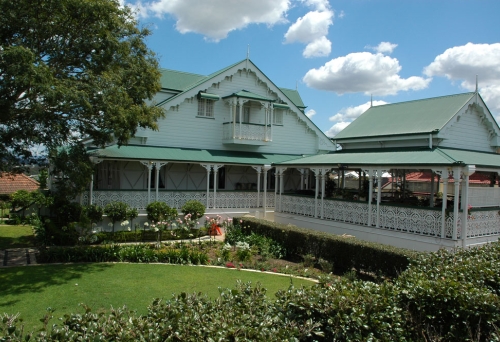 Farrington House and front yard in Alderley