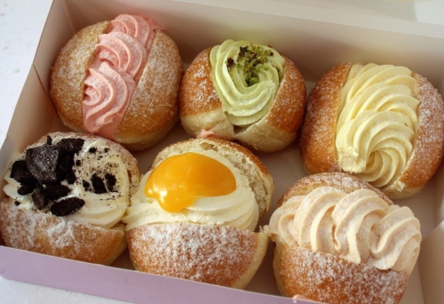 Six doughnuts in a box at Dough Ma, Upper Mount Gravatt