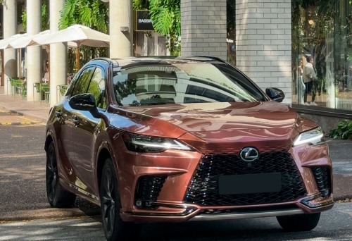 Lexus parked on James St