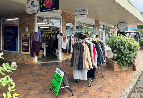 Lifeline Shop, Maleny, Sunshine Coast Hinterland, Queensland, op shop, thrifting, preloved clothing, discount manchester, charity donations 