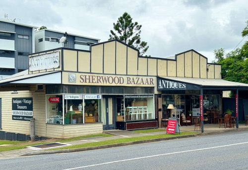 Sherwood Bazaar Antiques, Oxley Road, Brisbane, vintage, collectables, hidden treasures, mahogany, art deco, art nouveau, French oak, vintage furniture, Willow pattern, crockery