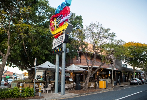 Stones Corner Hotel, Stones Corner 