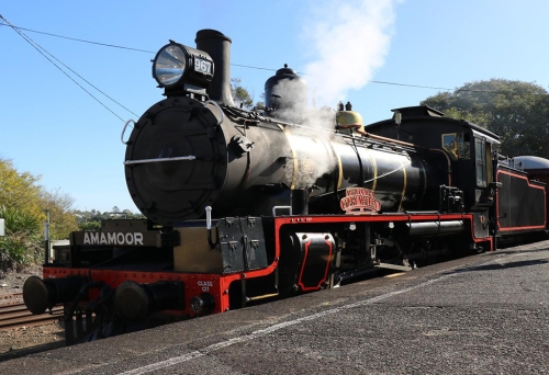 Wizard Express Mary Valley Rattler at station