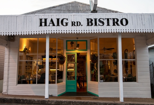 Street view of shops in Auchenflower
