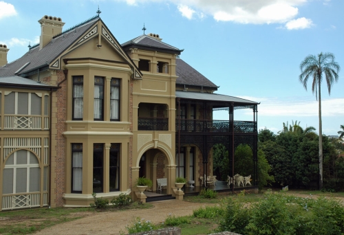 Glengariff house facade and garden in Hendra