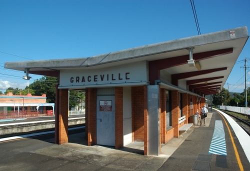 Graceville Railway Station building and platform next to train tracks.
