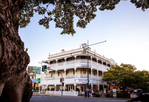 Regatta Hotel, Toowong