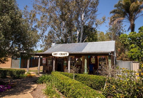 Pioneer Slab hut in Samford Park