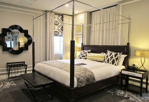 Queen bed in honeymoon suite