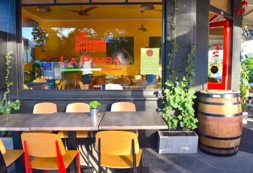Tables and bar in La Pinsa Paddington