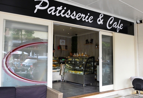 Entrance to Le Caprice Patisserie Bulimba
