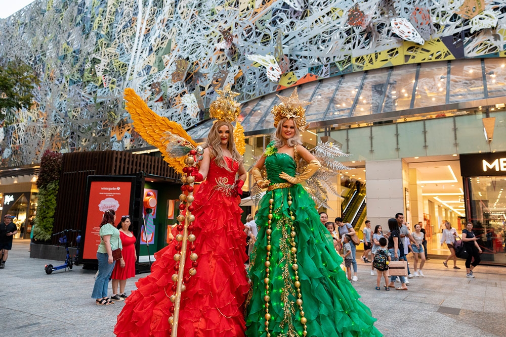Performers in Queen Street Mall XMAS