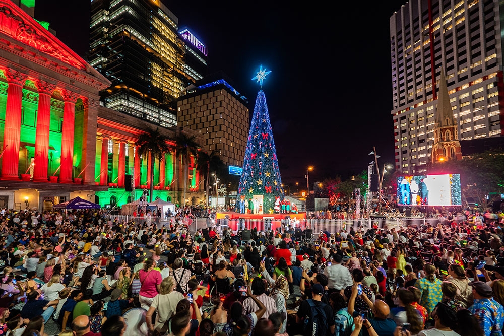 Crowd in King George Square Xmas