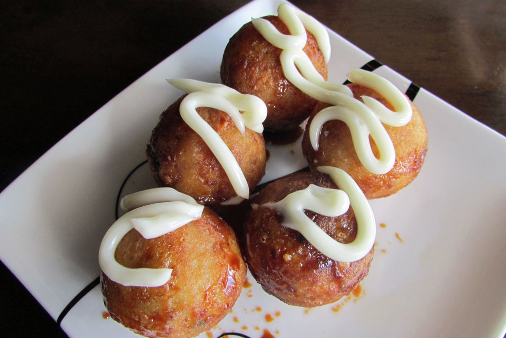 Japanese croquettes with sauce 