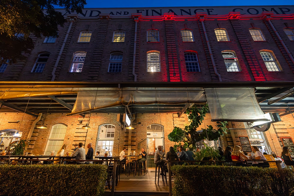 Donnie's at Woolstore by night