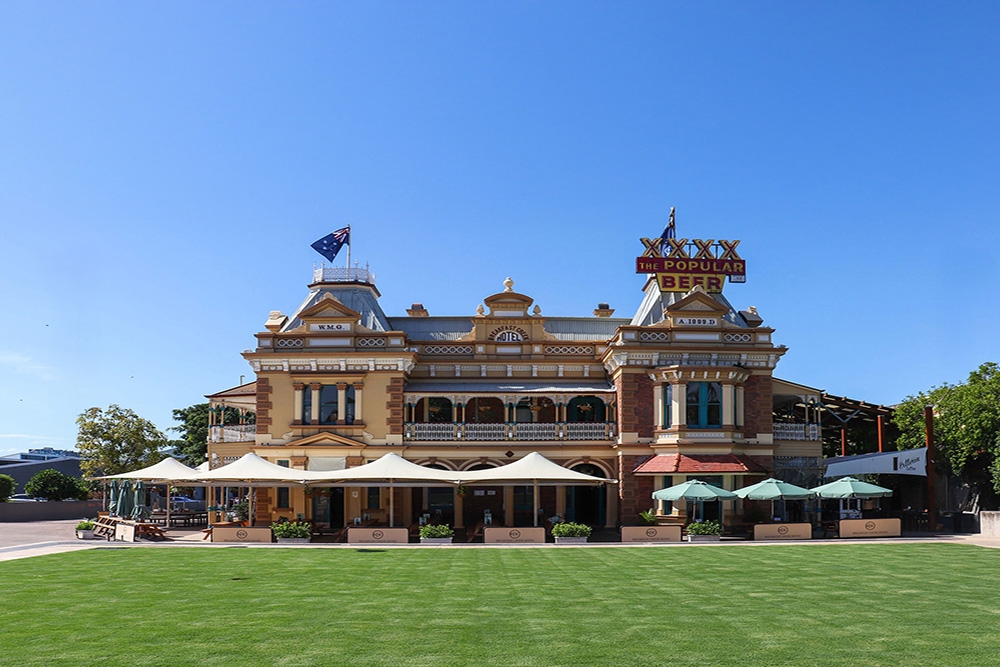 Exterior of Breakfast Creek Hotel