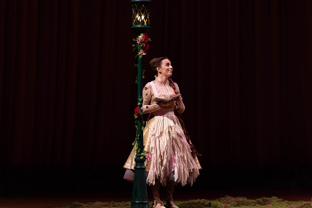 -La-Cenerentola-Imagery-