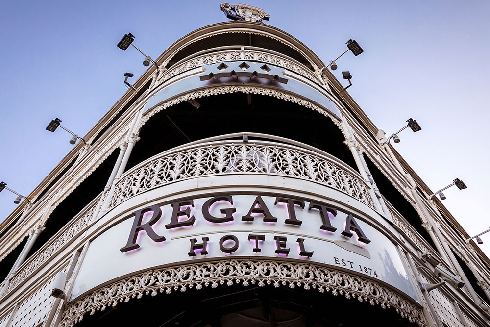 Regatta Hotel, Toowong