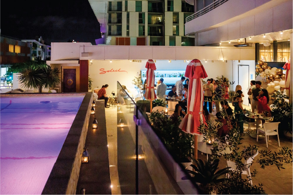 Soleil-Poolside-Night